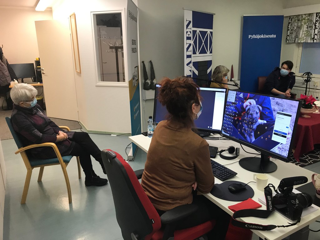 Elinvoimaa monipaikkaisuudesta -seminaari striimattiin Pyhäjokiseudun nettilehteen ilman yleisöä kiihtyneen koronatilanteen takia. (Kuva: Ritva Turunen)